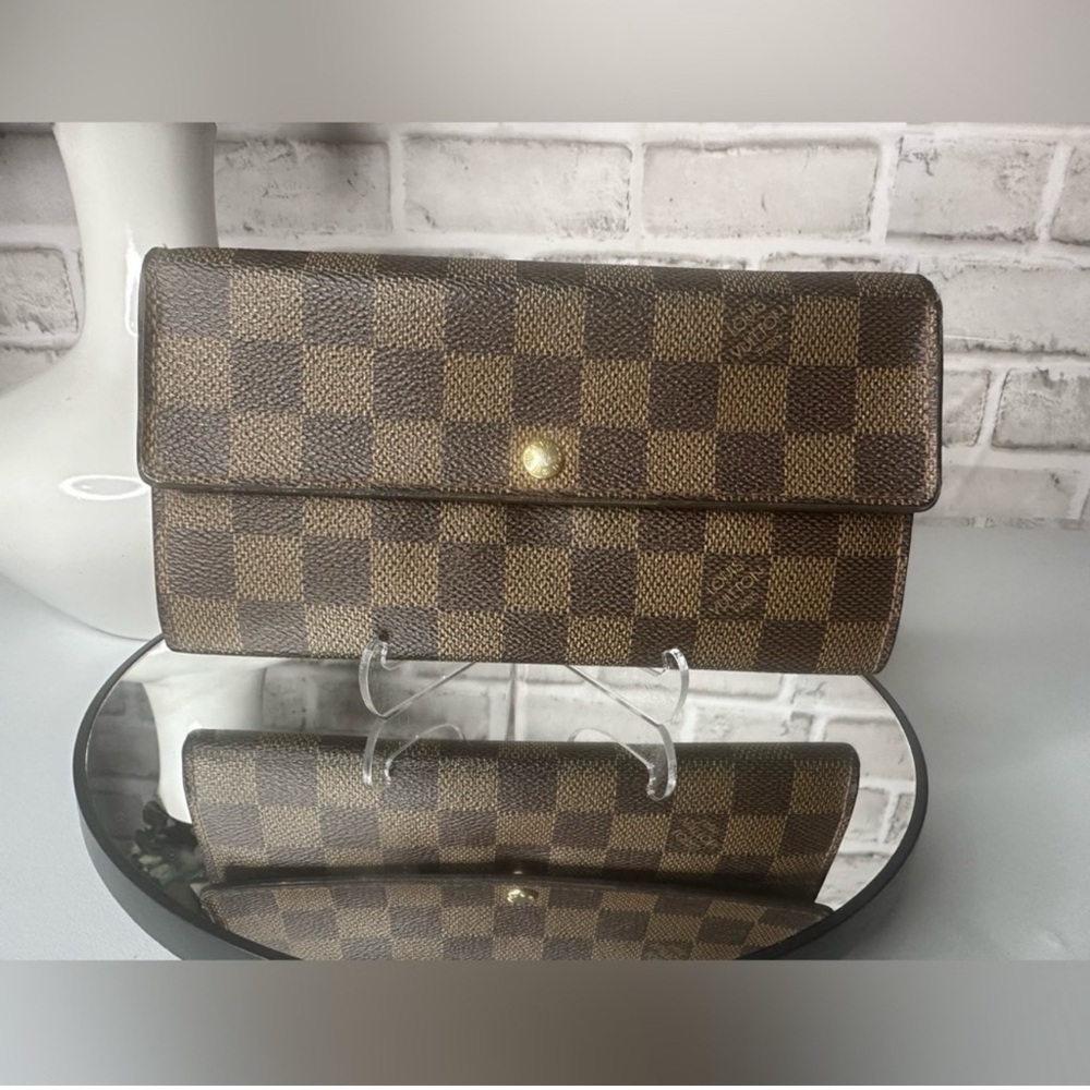LOUIS VUITTON Damier Portefeuille
Sarah Bifold Wallet Long Wallet. Sold as is